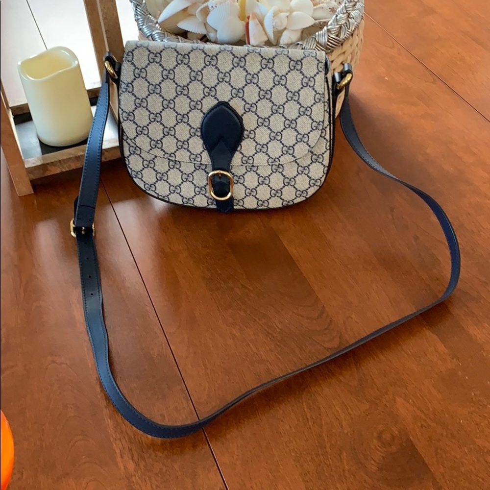 Gucci crossbody bag in GG Supreme - navy / tan!